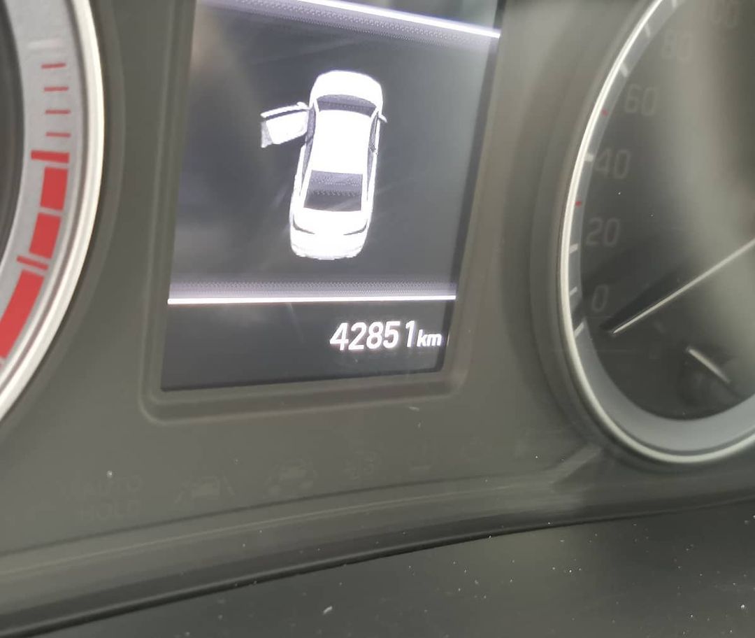 Hyundai Sonata не бит не крашен.